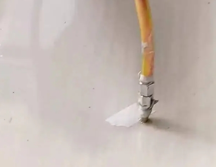 科尔沁瓷砖空鼓维修公司专业解答在瓷砖铺贴过程中，如果使用的砂料过粗（如全部使用了粗砂），可能会导致以下问题